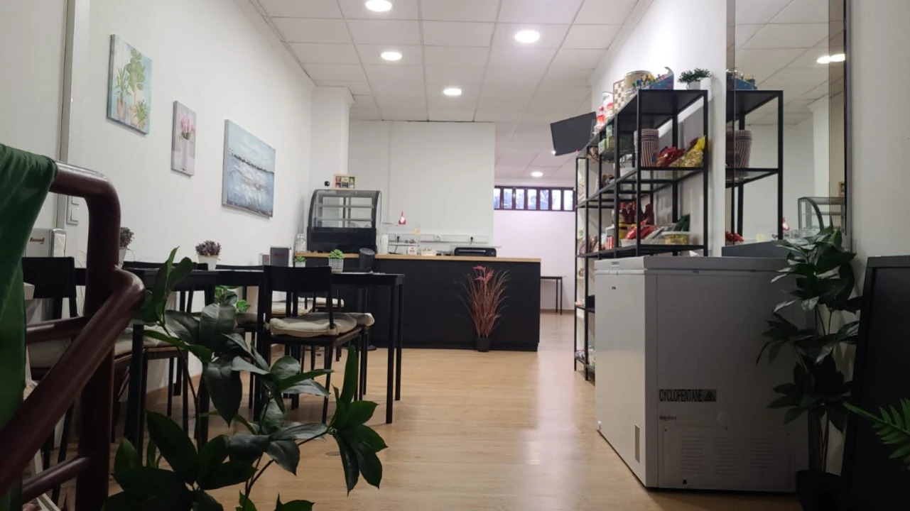 Negócio para aluguer com garantia em Mafamude e Vilar do Paraíso Foto 1