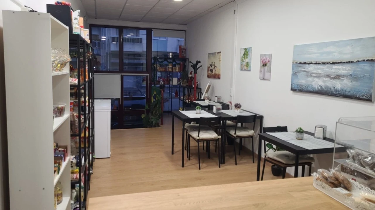 Negócio para aluguer com garantia em Mafamude e Vilar do Paraíso Foto 2