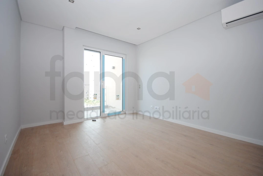 Apartamento T3 para Venda em Carcavelos e Parede Foto 1