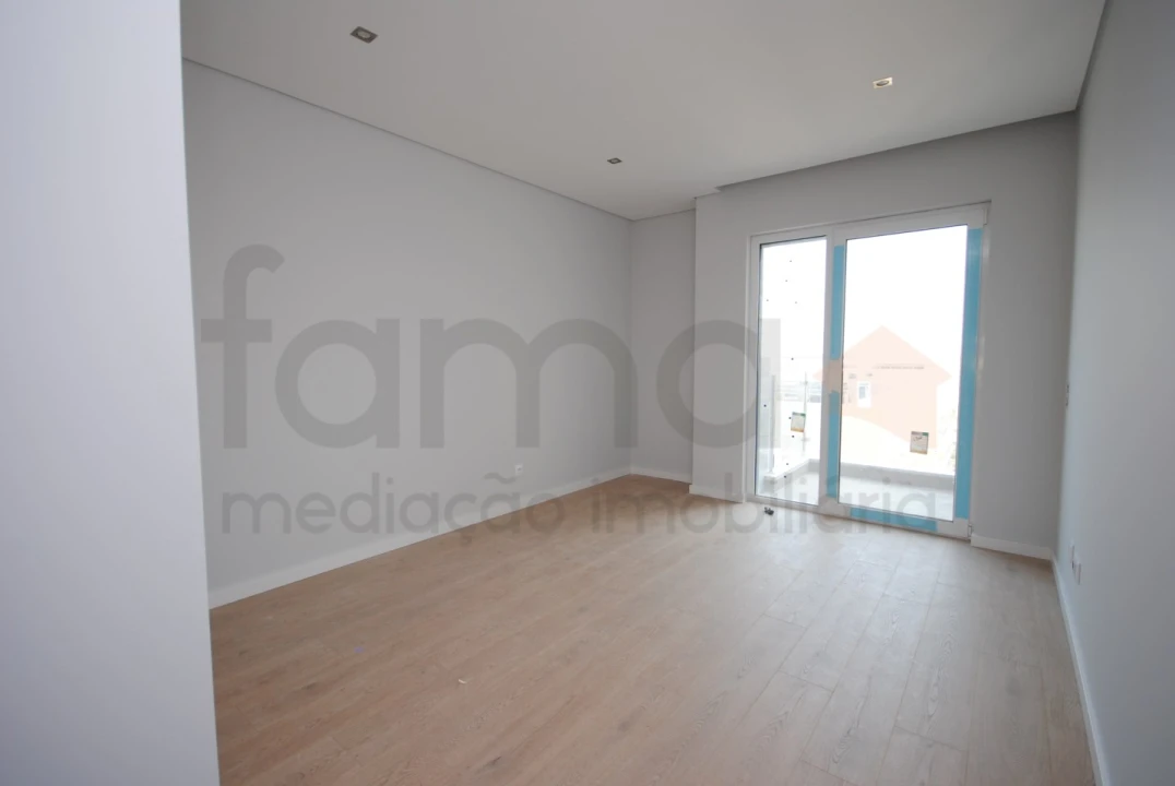 Apartamento T3 para Venda em Carcavelos e Parede Foto 3