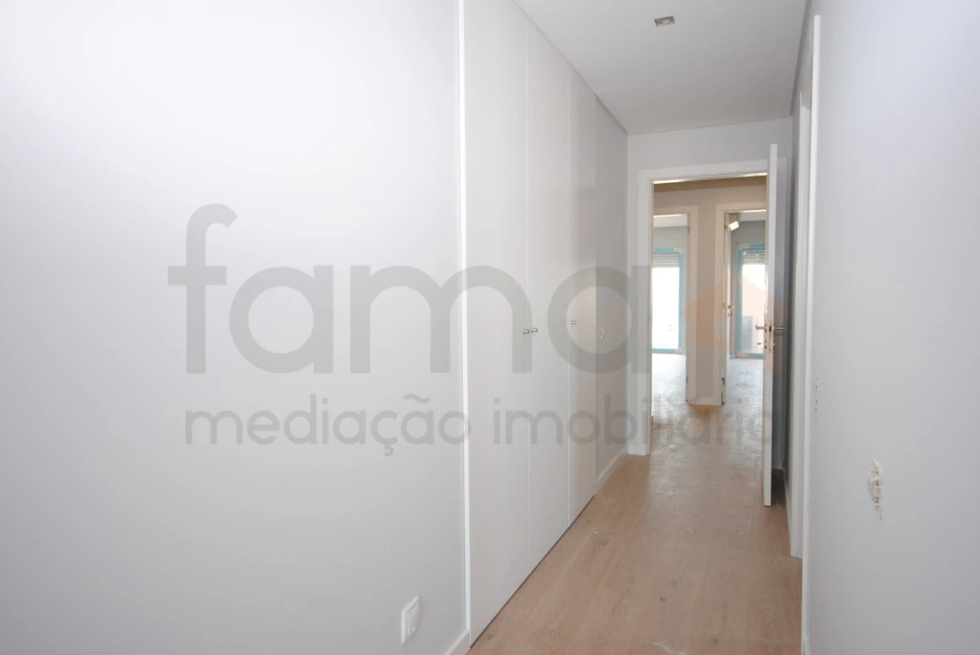 Apartamento T3 para Venda em Carcavelos e Parede Foto 4