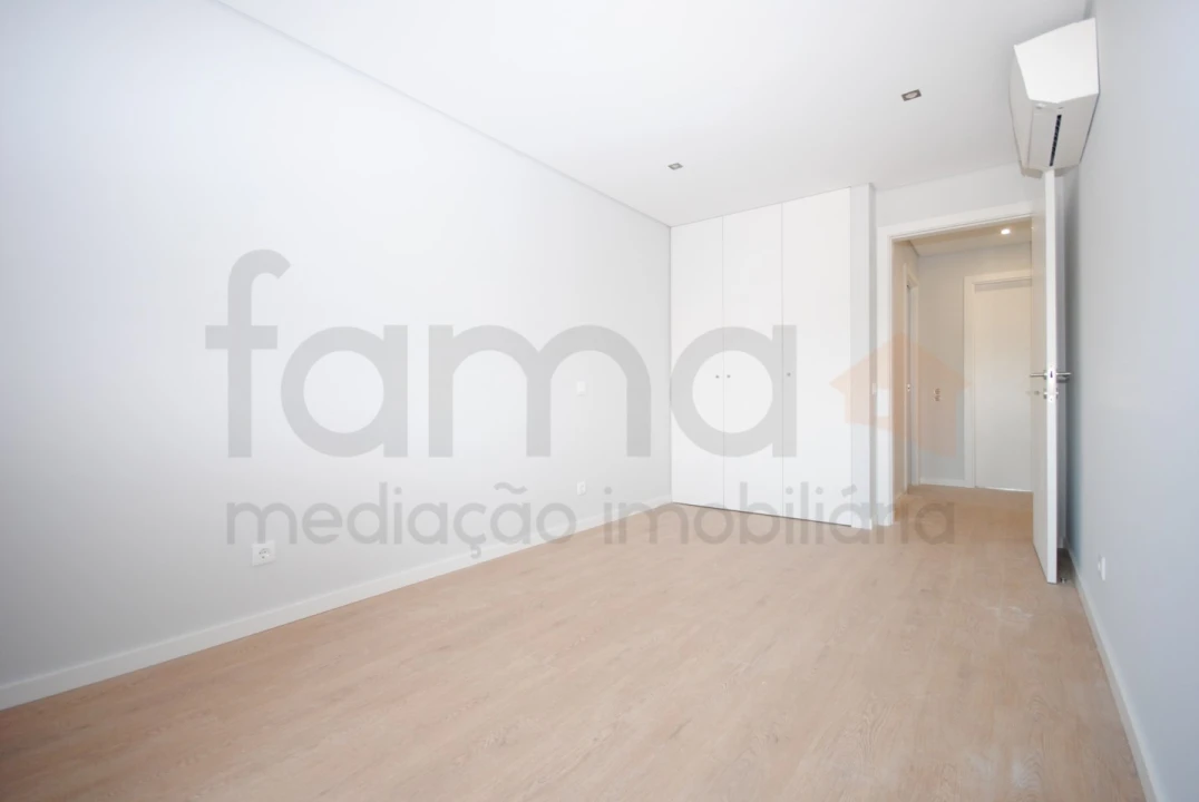 Apartamento T3 para Venda em Carcavelos e Parede Foto 7