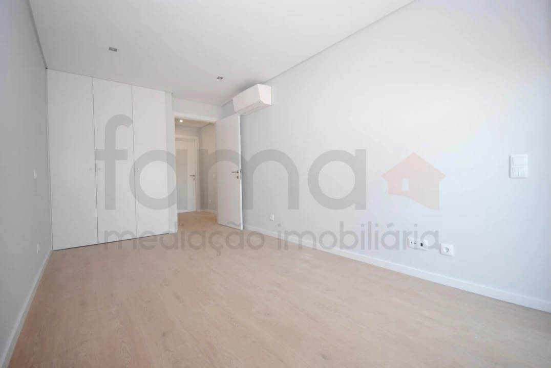 Apartamento T3 para Venda em Carcavelos e Parede Foto 8