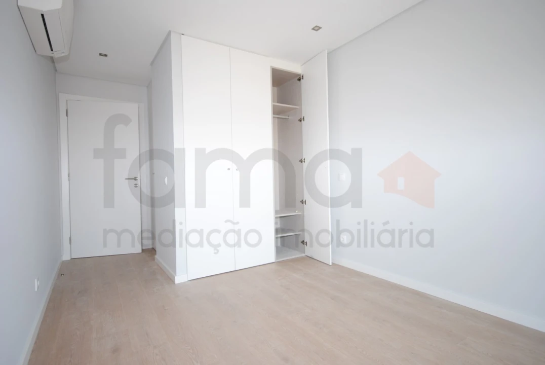 Apartamento T3 para Venda em Carcavelos e Parede Foto 18