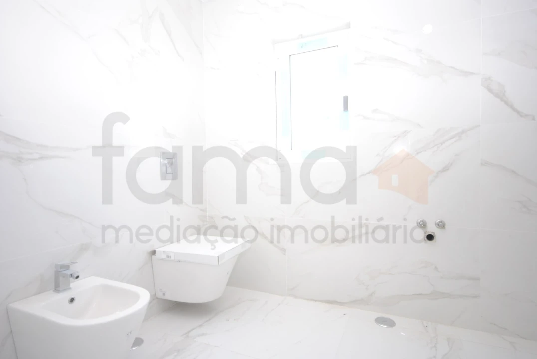 Apartamento T3 para Venda em Carcavelos e Parede Foto 24