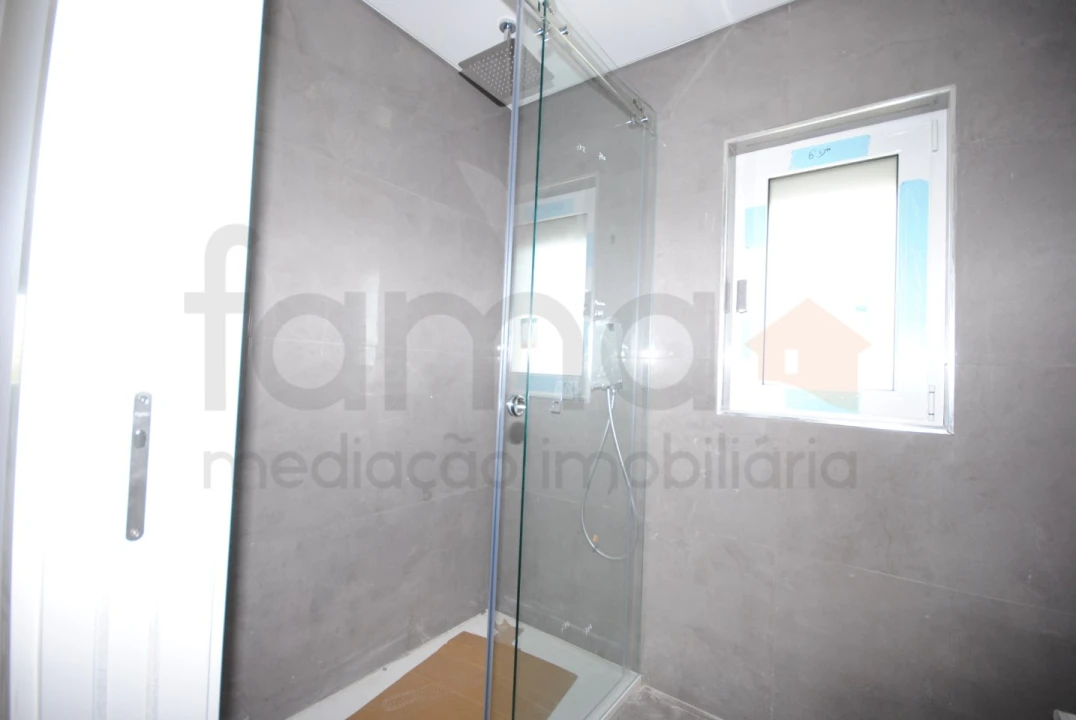 Apartamento T3 para Venda em Carcavelos e Parede Foto 28