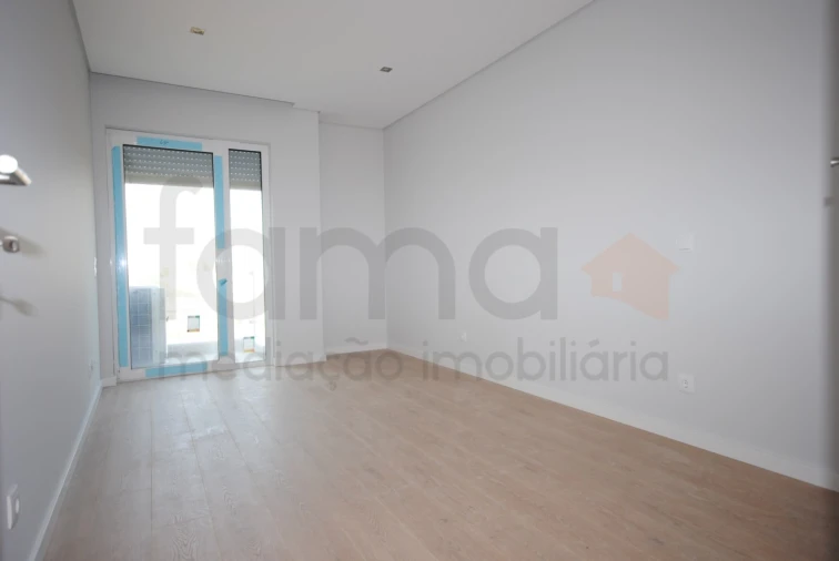 Apartamento T3 para Venda em Carcavelos e Parede Foto 11