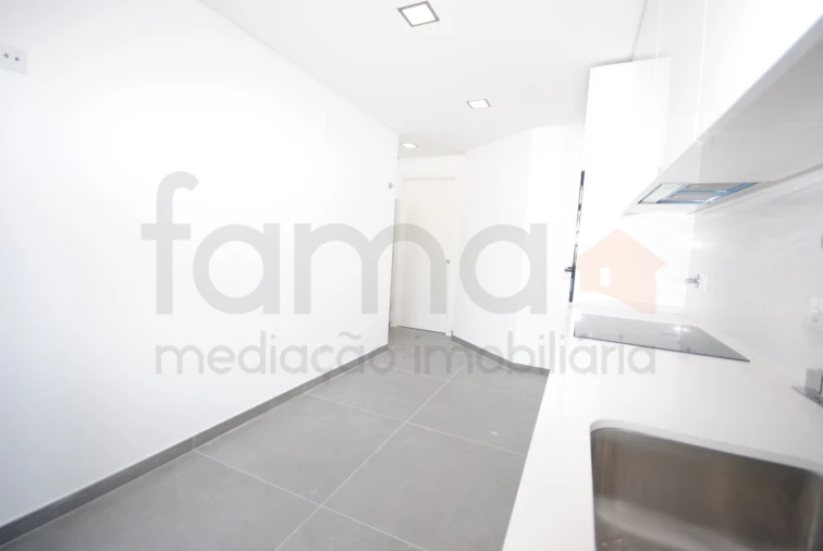 Apartamento T3 para Venda em Carcavelos e Parede Foto 37