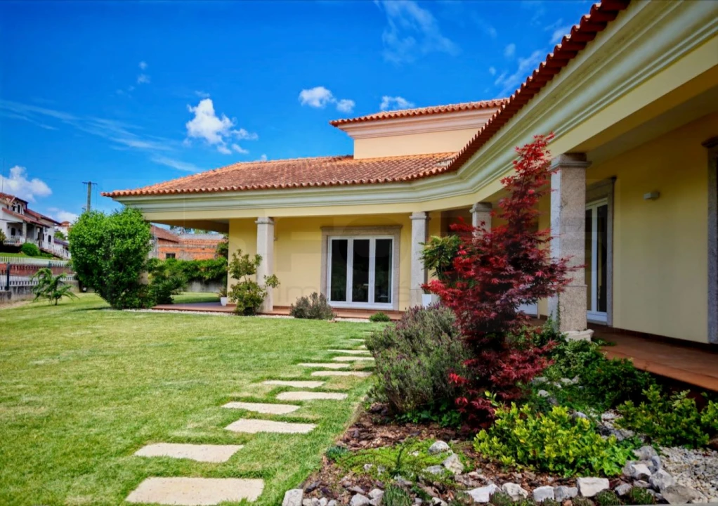 Moradia T6 para Venda em Palhaça Foto 1