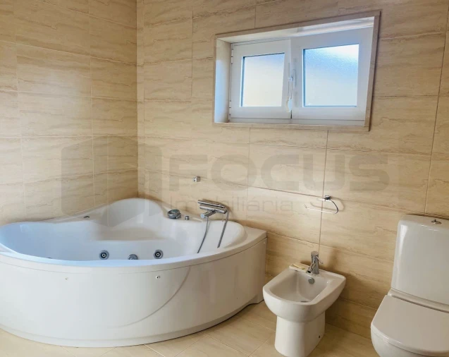 Moradia T6 para Venda em Palhaça Foto 36