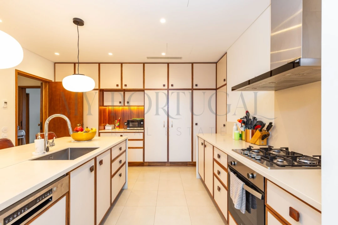 Apartamento T4 para Arrendamento em Avenidas Novas Foto 13