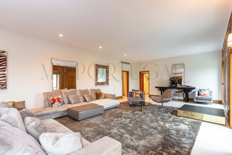 Apartamento T4 para Arrendamento em Avenidas Novas Foto 8