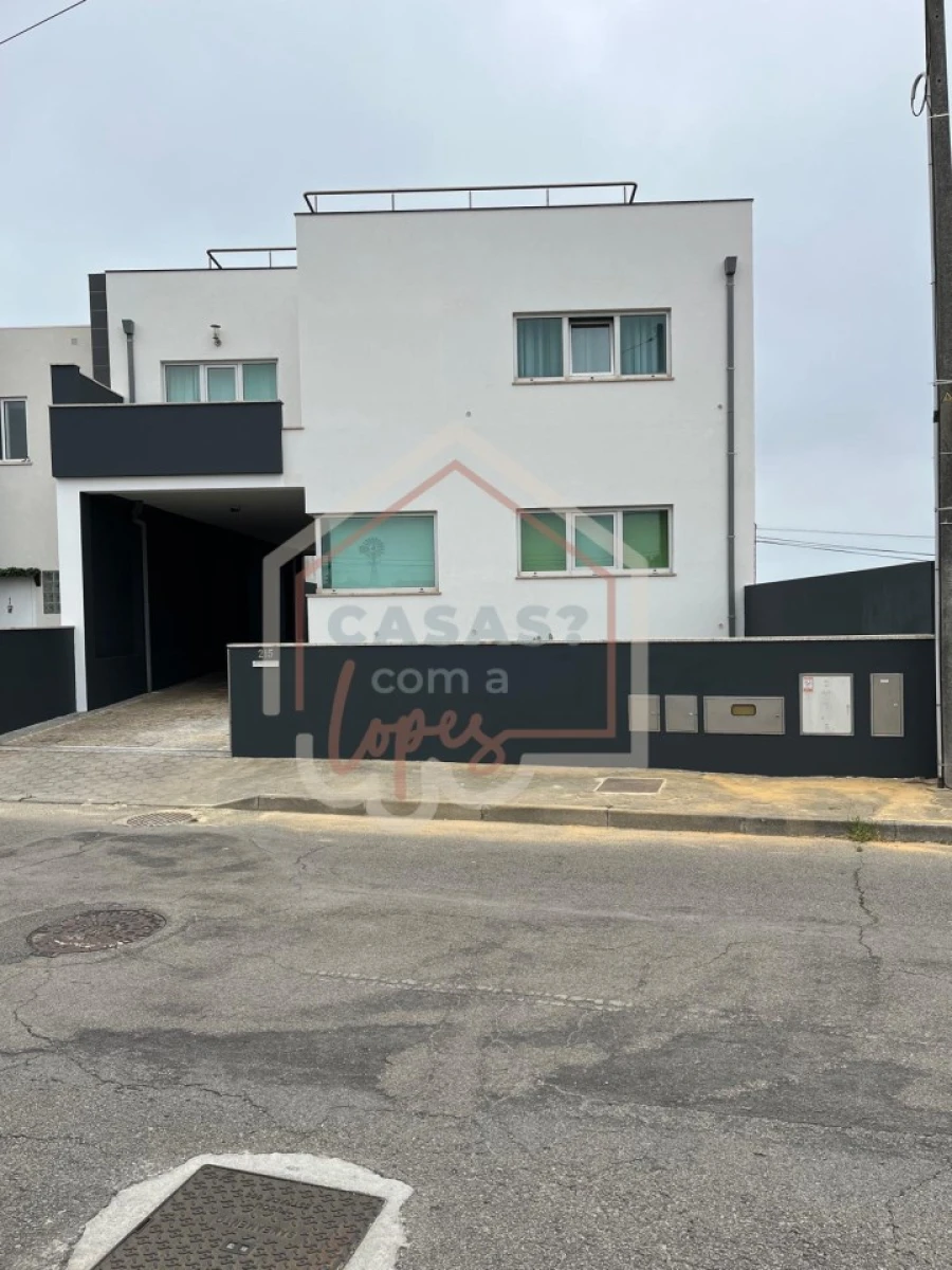 Moradia T4 para Venda em Gafanha da Encarnação Foto 1