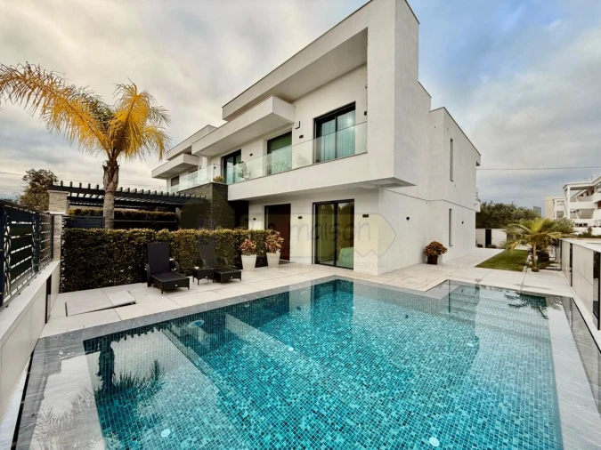 Moradia T4 para Venda em Almancil Foto 3