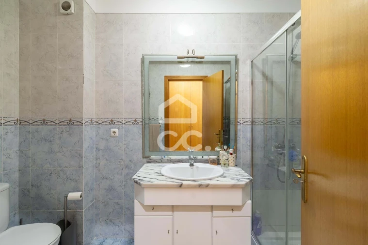 Apartamento T2 para Venda em Castêlo da Maia Foto 5