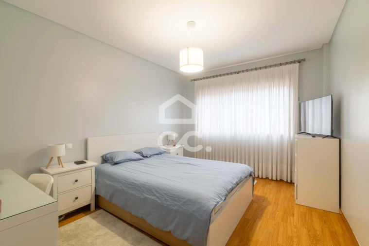 Apartamento T2 para Venda em Castêlo da Maia Foto 2