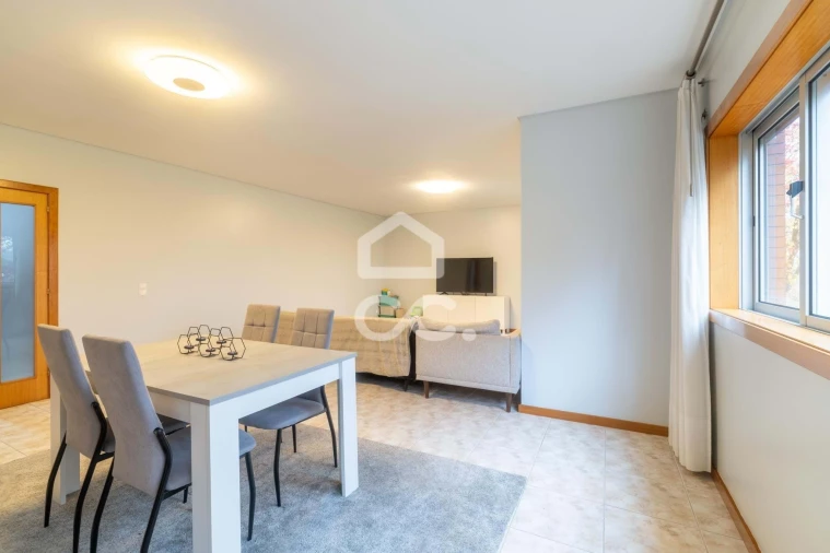 Apartamento T2 para Venda em Castêlo da Maia Foto 16