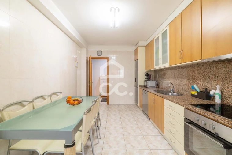 Apartamento T2 para Venda em Castêlo da Maia Foto 24