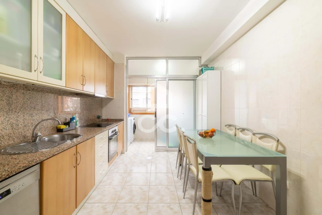 Apartamento T2 para Venda em Castêlo da Maia Foto 23