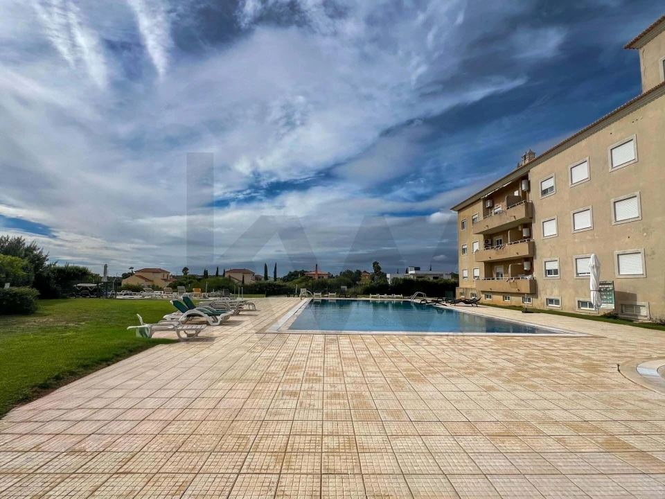 Apartamento T2 para Venda em Quelfes Foto 34