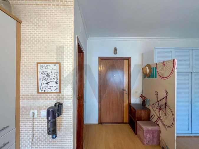 Apartamento T2 para Venda em Quelfes Foto 3