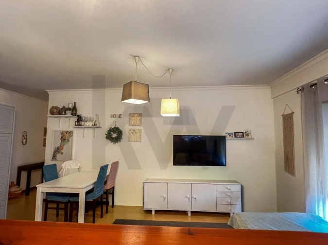 Apartamento T2 para Venda em Quelfes Foto 5