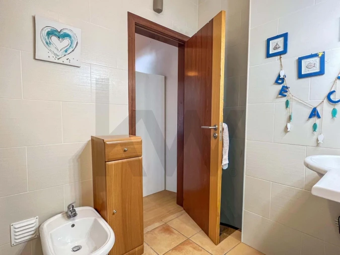 Apartamento T2 para Venda em Quelfes Foto 23