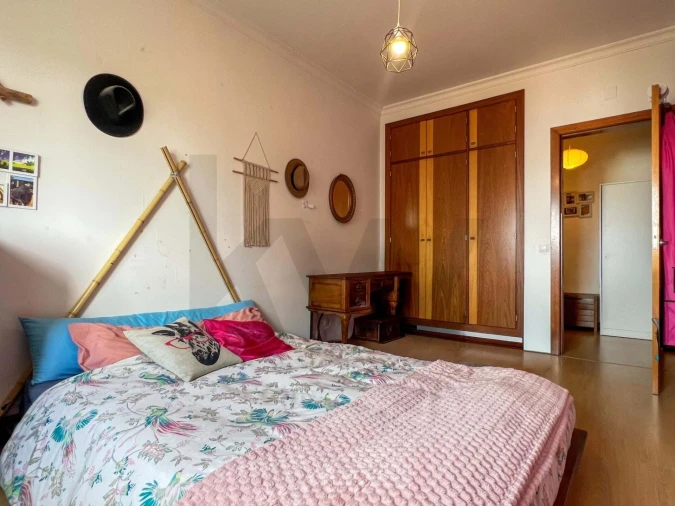 Apartamento T2 para Venda em Quelfes Foto 18