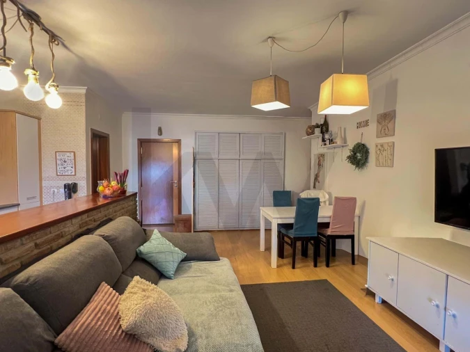 Apartamento T2 para Venda em Quelfes Foto 11