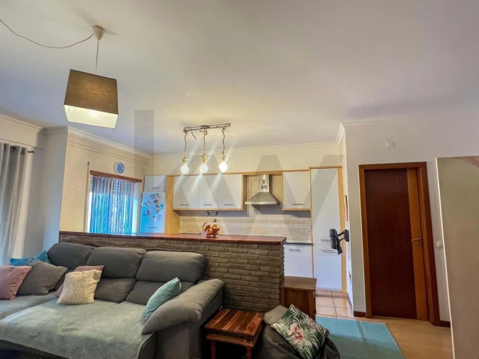 Apartamento T2 para Venda em Quelfes Foto 9