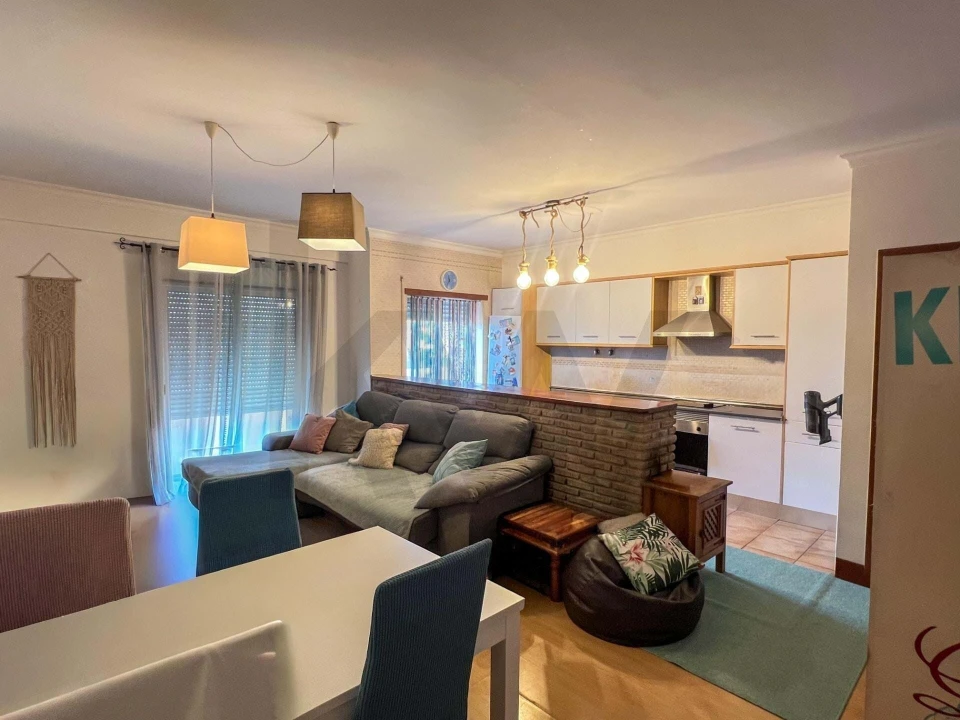 Apartamento T2 para Venda em Quelfes Foto 4