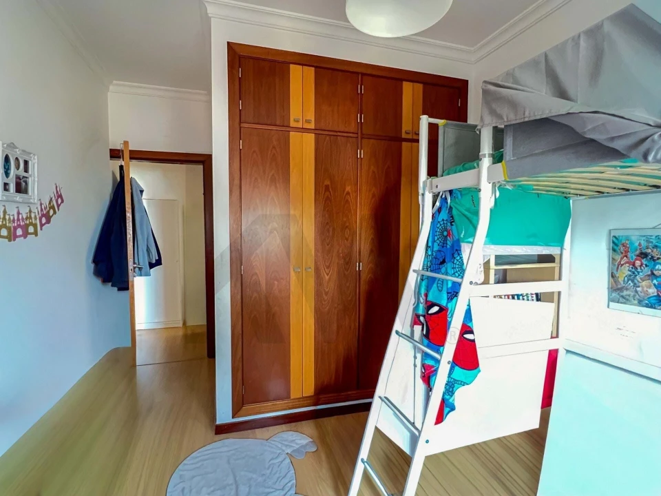 Apartamento T2 para Venda em Quelfes Foto 21