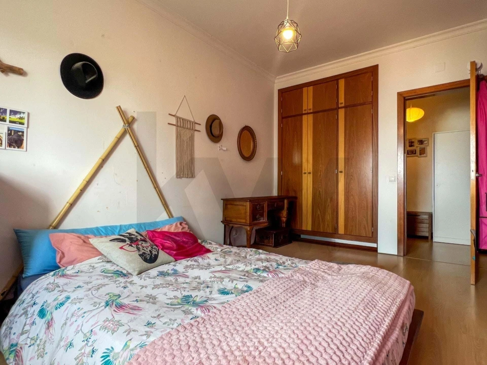 Apartamento T2 para Venda em Quelfes Foto 18
