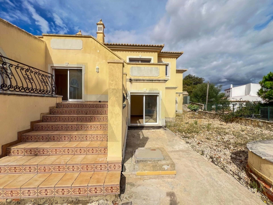 Moradia T4 para Venda em Santa Barbara de Nexe Foto 8