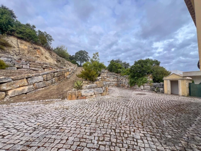 Moradia T4 para Venda em Santa Barbara de Nexe Foto 17