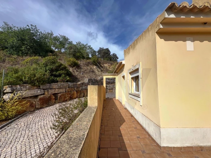 Moradia T4 para Venda em Santa Barbara de Nexe Foto 13