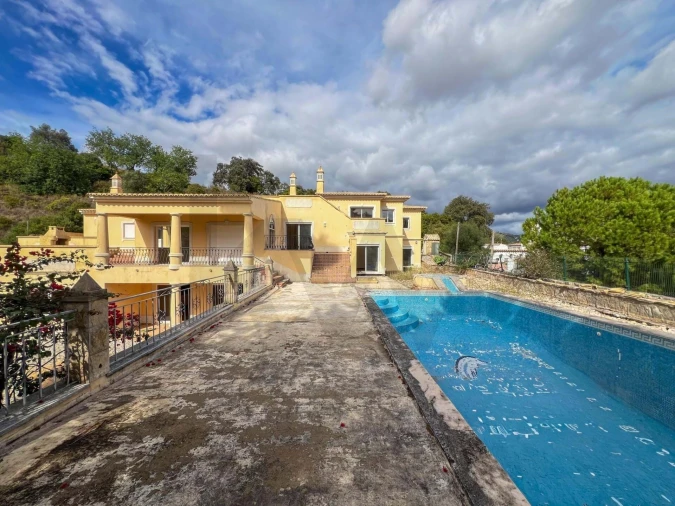 Moradia T4 para Venda em Santa Barbara de Nexe Foto 19