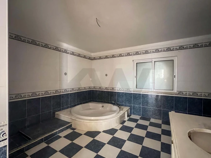 Moradia T4 para Venda em Santa Barbara de Nexe Foto 58