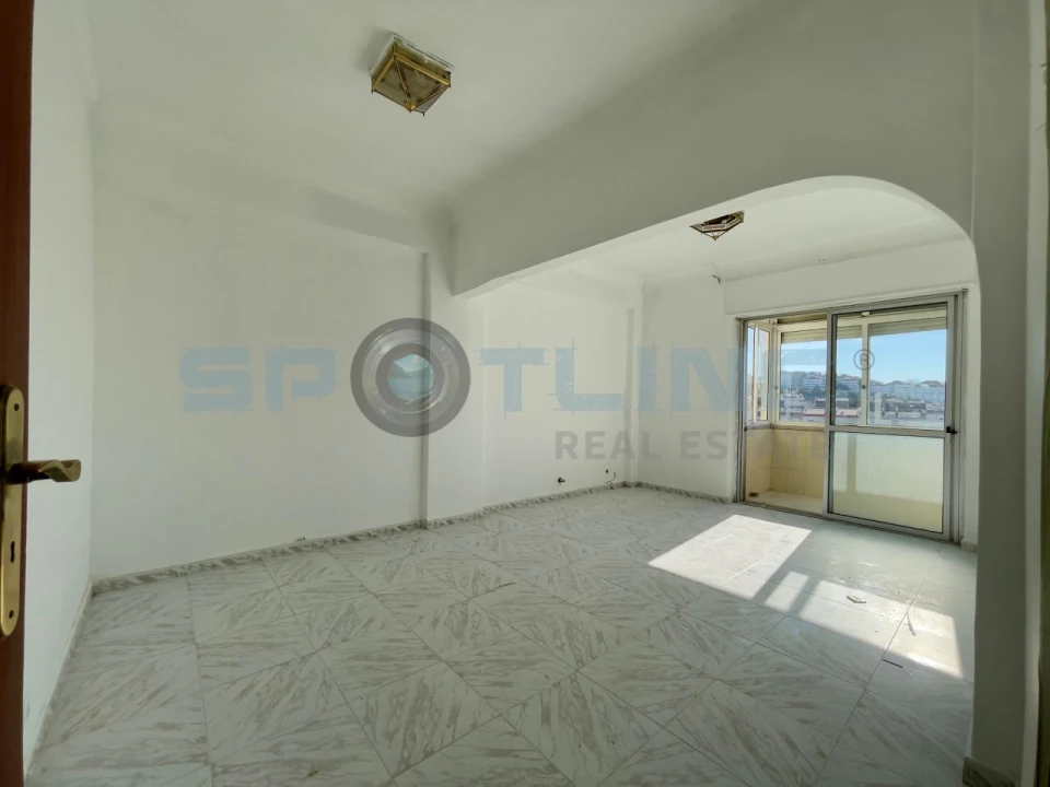 Apartamento T2 para Venda em Agualva e Mira-Sintra Foto 8