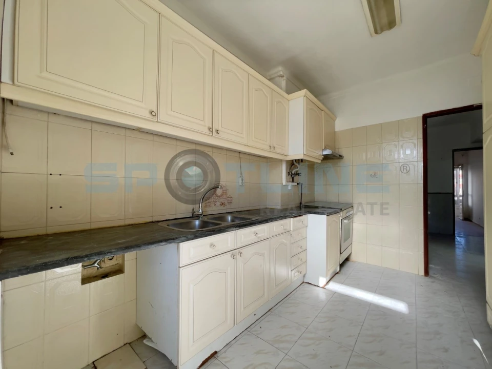 Apartamento T2 para Venda em Agualva e Mira-Sintra Foto 14