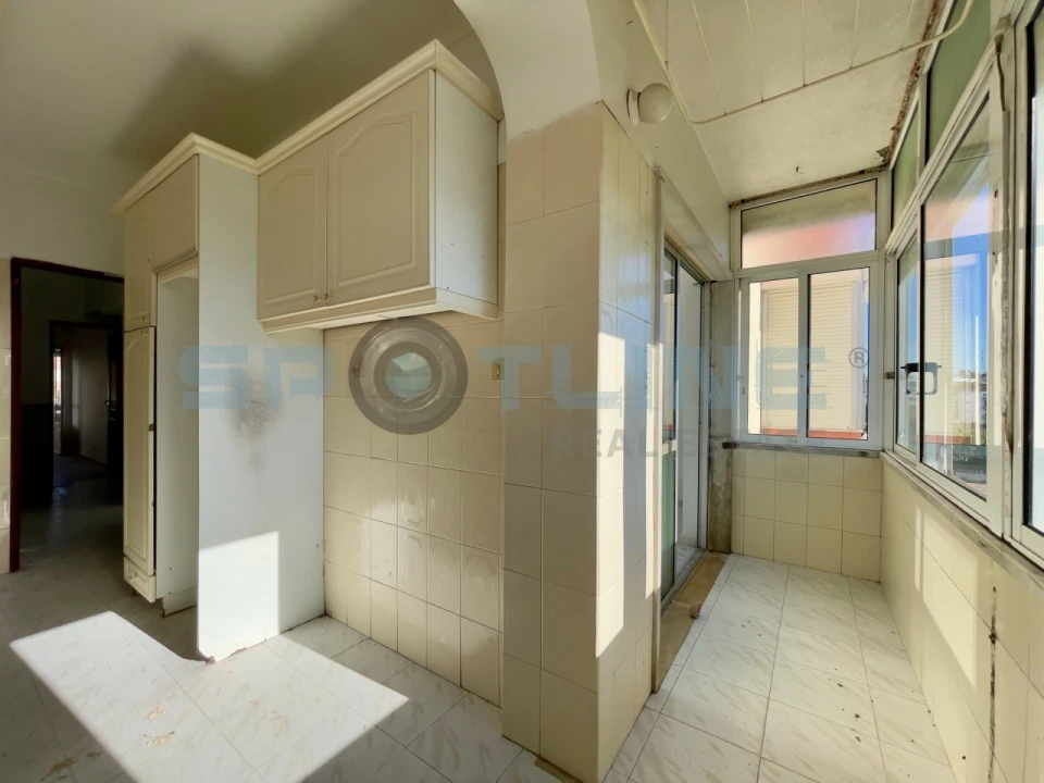 Apartamento T2 para Venda em Agualva e Mira-Sintra Foto 16