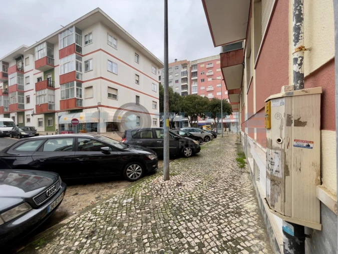 Apartamento T2 para Venda em Agualva e Mira-Sintra Foto 33