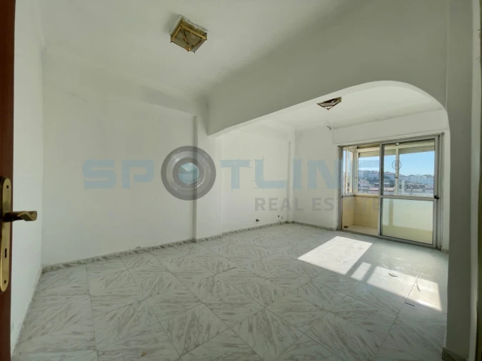 Apartamento T2 para Venda em Agualva e Mira-Sintra Foto 8