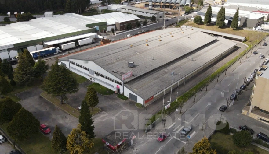 Armazém para Arrendamento em Santa Maria da Feira, Travanca, Sanfins e Espargo Foto 1