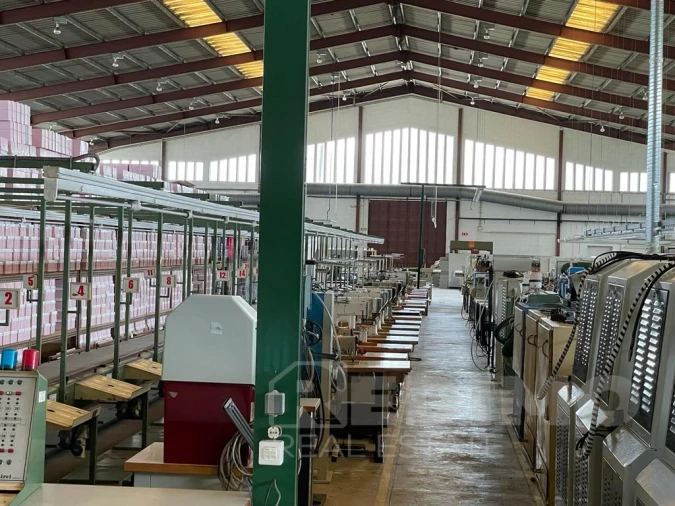 Armazém para Arrendamento em Santa Maria da Feira, Travanca, Sanfins e Espargo Foto 5