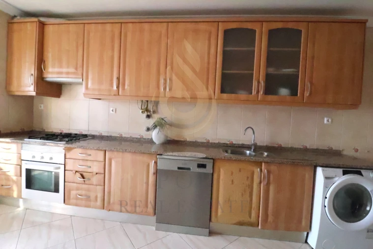 Apartamento T2 para Venda em Olhão Foto 7