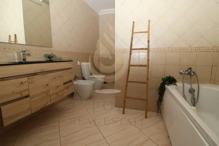 Apartamento T2 para Venda em Olhão Foto 14