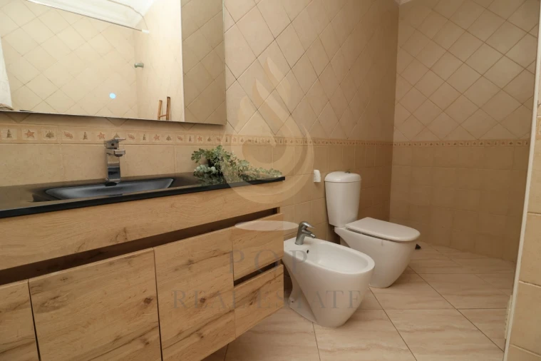 Apartamento T2 para Venda em Olhão Foto 16