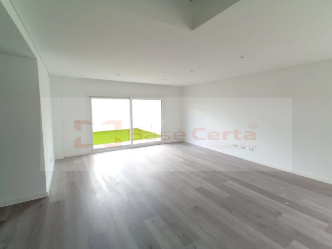 Moradia T4 para Venda em Corroios Foto 14