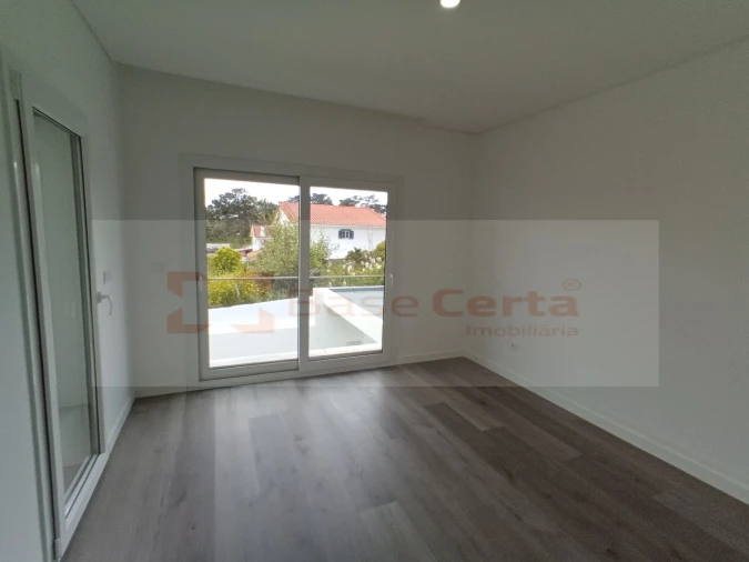 Moradia T4 para Venda em Corroios Foto 27